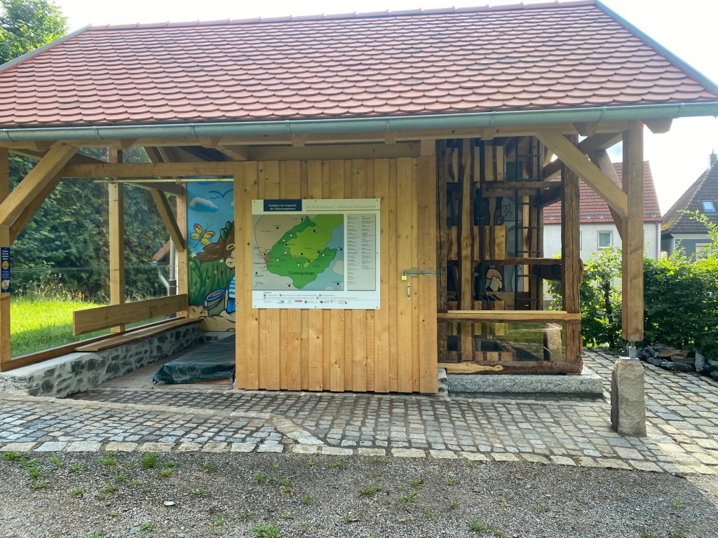 Informationstafel am Infopavillon